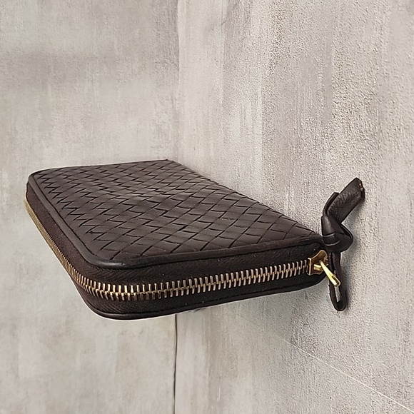 Bottega Veneta Round Long Wallet Intrecciato Dark Brown Leather Zippy Wallet! - Picture 2 of 16